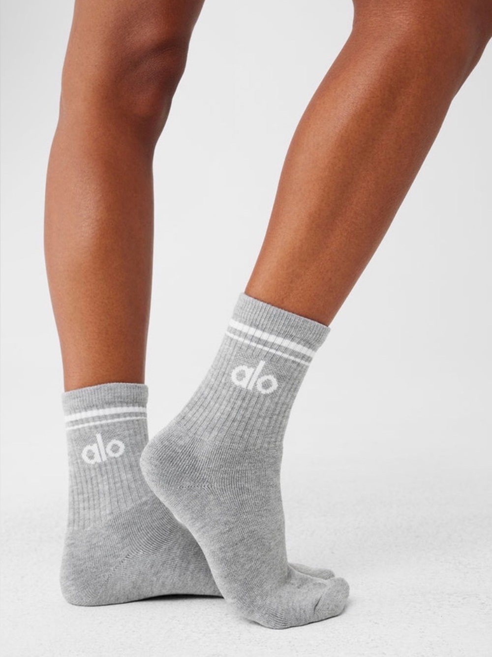 Alo Unisex Half - Crew Socks
Heather Grey/White 
Medium
